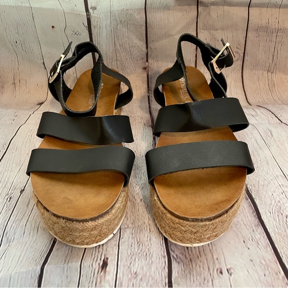 Patrizia by Spring Step Platform Sandal - Picture 1 of 4